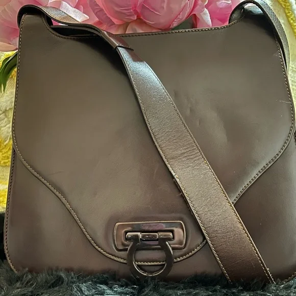 🌟FINAL🌟 1980s Vintage Ferragamo Heavy Brown Leather Shoulder Bag. - Picture 2 of 14